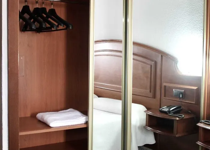 Tropical מלון 3*