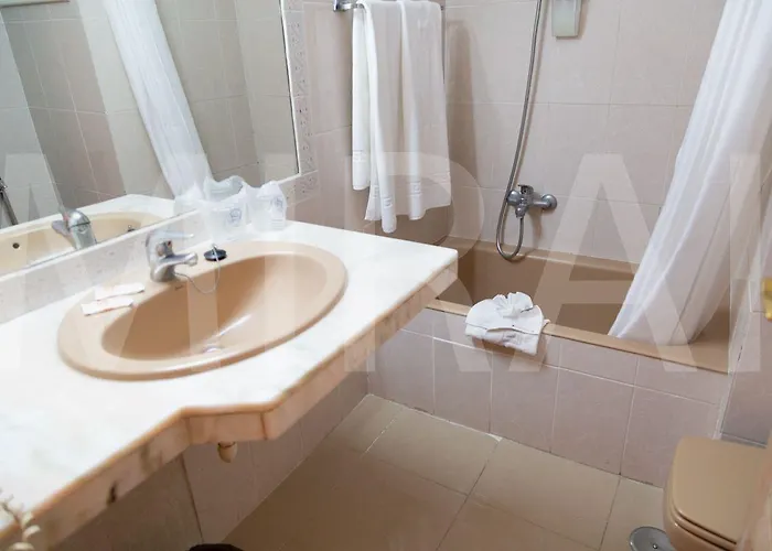 Hotell Tropical 3*