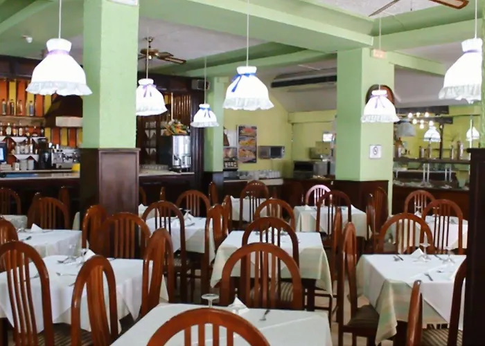 Tropical فندق 3*